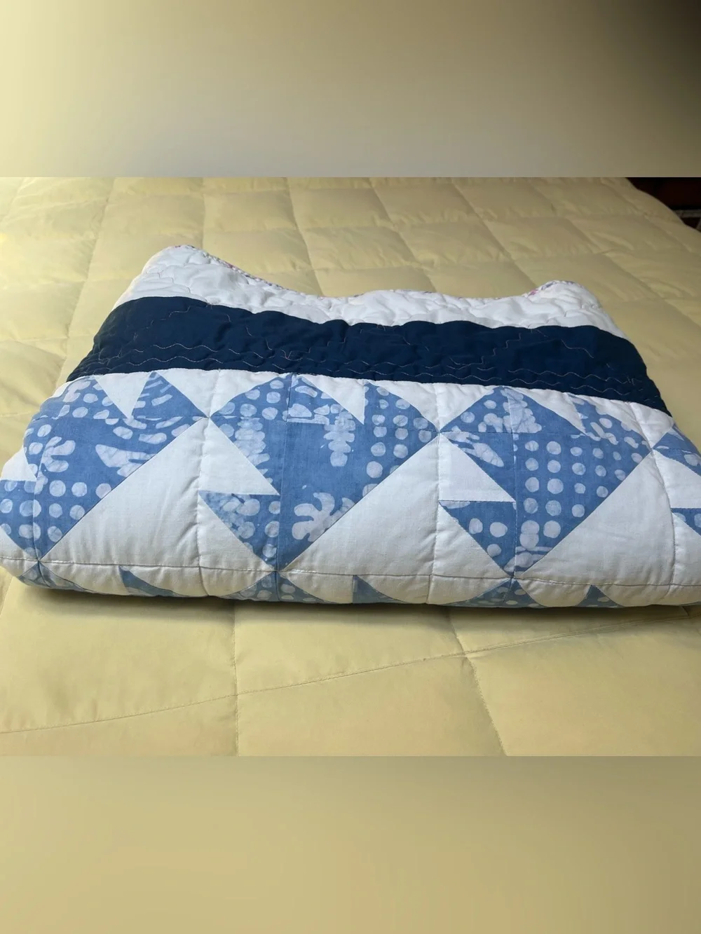 Light Blue and White Quilted Bed Throw - Classic Pattern - 50x70
